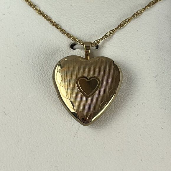 Vintage 14K Gold-Filled Heart Locket Pendant and Necklace 18” Chain NWT In Box - Picture 2 of 6